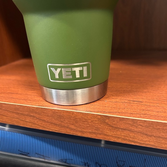 YETI Rambler 30oz Insulated Tumbler - Picture 6 of 7